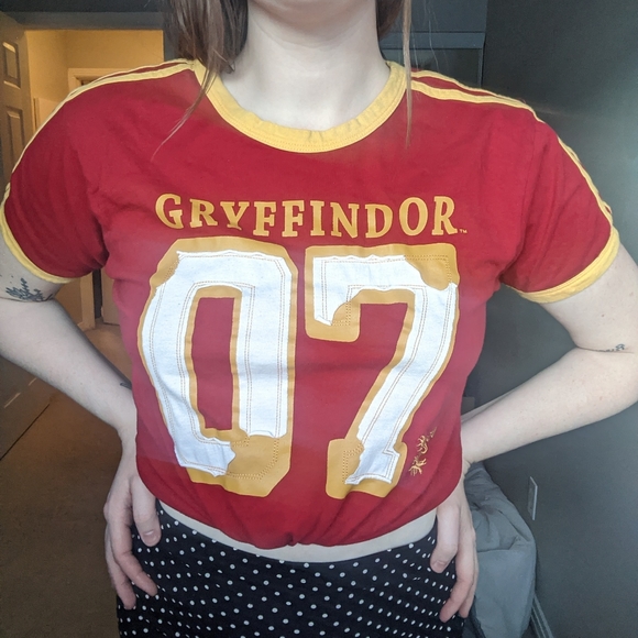 Warner Bros. Tops - Harry potter gryffindor t-shirt universal studios